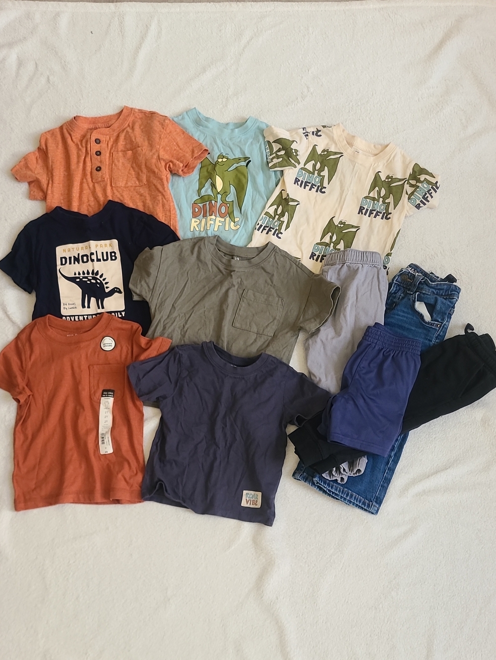 H&M Gap Cat & Jack 2T Boys Dino Print Short Sleeve Shirts Pants 10 Piece Bundle